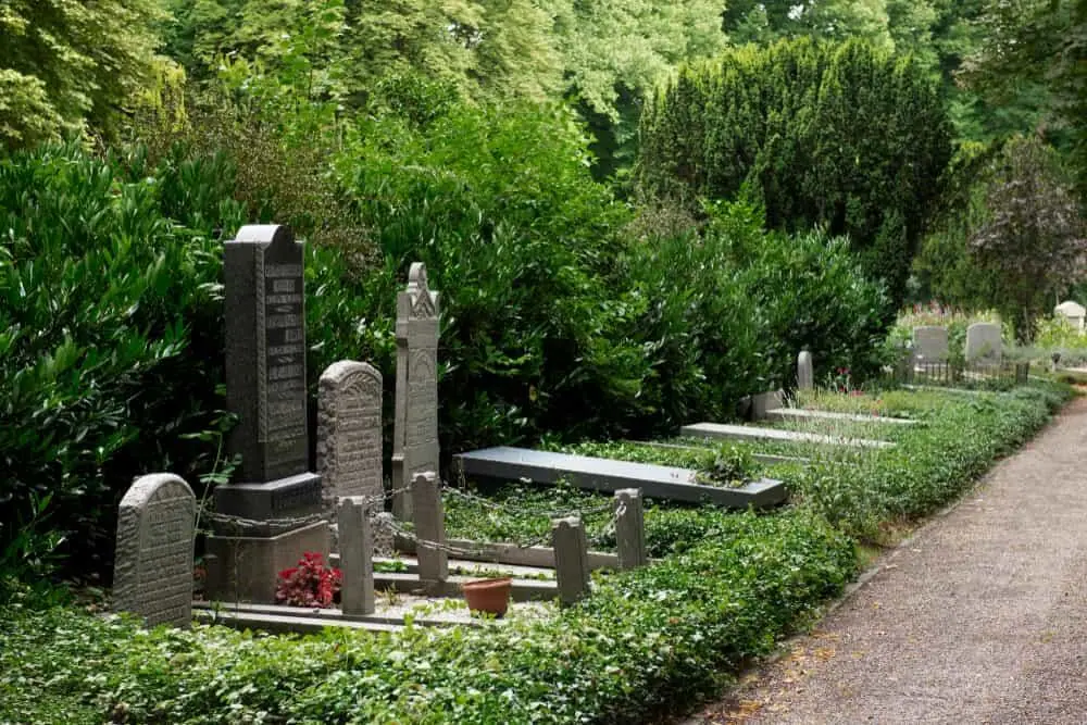 Choosing the Perfect Memorial: A Guide to Customizing Headstones